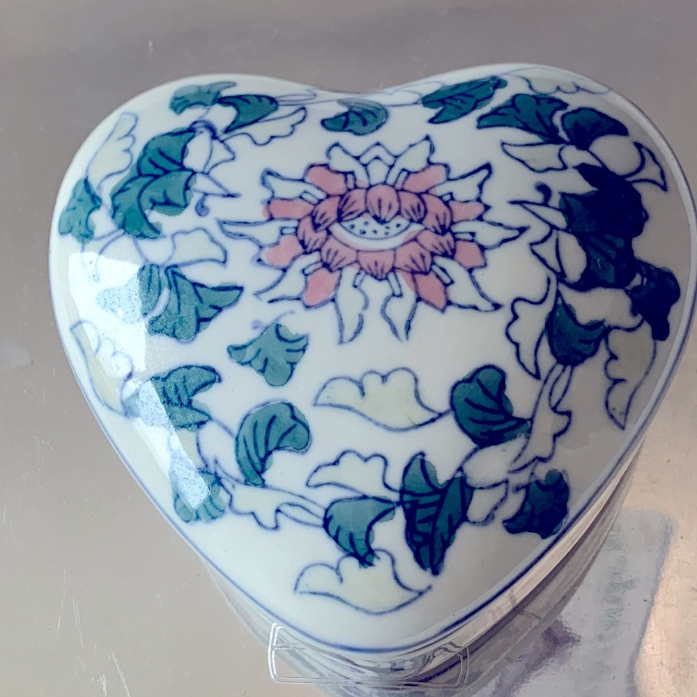 Ceramic jewelry box floral heart